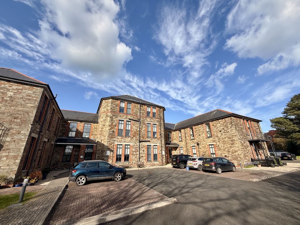 Lamellion Court